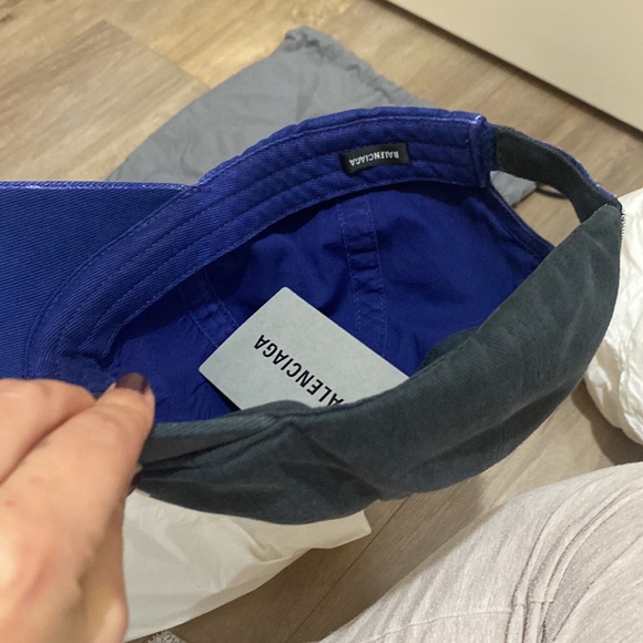 Balenciaga Hat - Picture 8 of 11